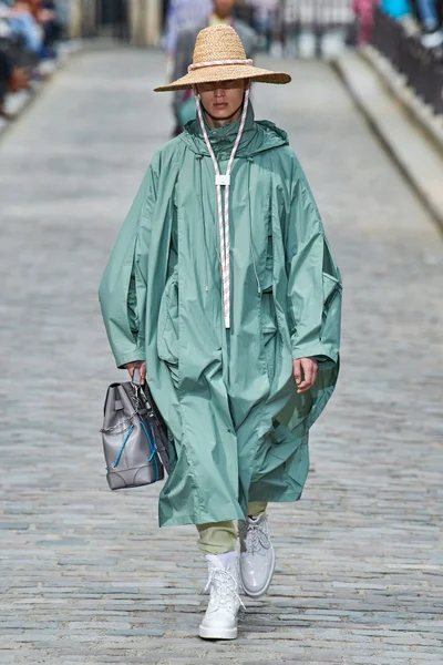 Look 10